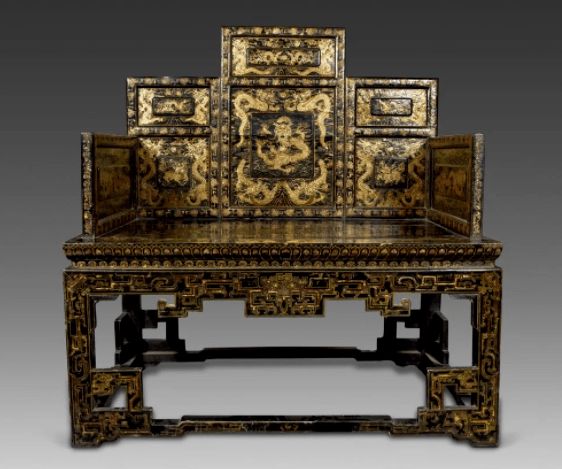 Chinese Qing Kangxi painted black lacquer and gold carved dragon chair  -  HK$43,076,050