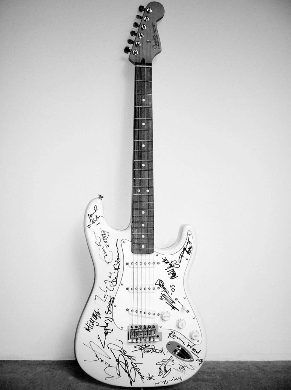 Fender ‘Reach Out To Asia’ Stratocaster